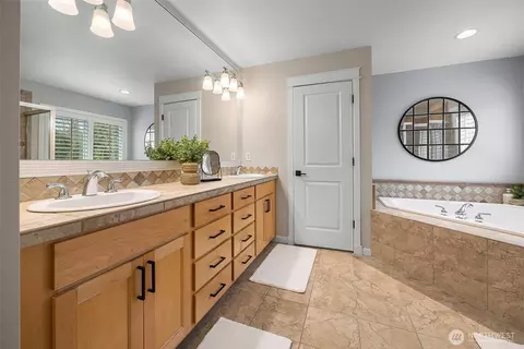 Bath - 21921 40th Ave SE, Bothell, WA 98021 photo 2 of 4