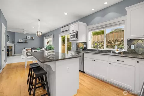 Kitchen - 21921 40th Ave SE, Bothell, WA 98021 photo 1 of 4