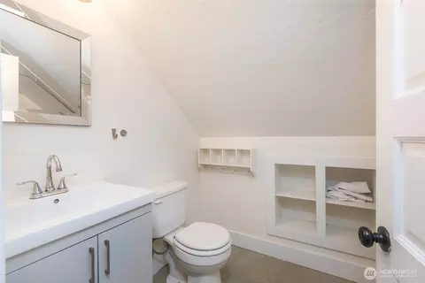 Bath - 1615 Mcdougall Ave, Everett, WA 98201 photo 2 of 4