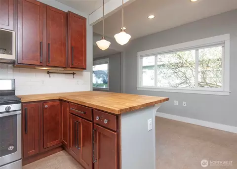 Kitchen - 1615 Mcdougall Ave, Everett, WA 98201 photo 3 of 5