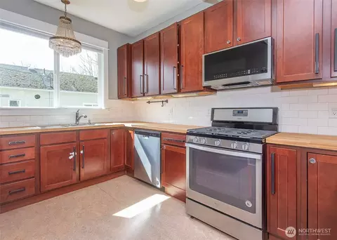 Kitchen - 1615 Mcdougall Ave, Everett, WA 98201 photo 1 of 5