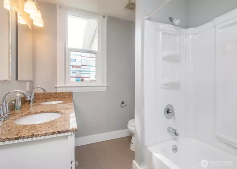 Bath - 1615 Mcdougall Ave, Everett, WA 98201 photo 1 of 4