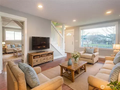 Living - 1615 Mcdougall Ave, Everett, WA 98201 photo 1 of 1
