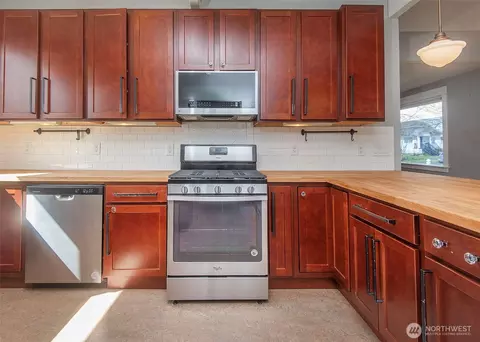 Kitchen - 1615 Mcdougall Ave, Everett, WA 98201 photo 2 of 5