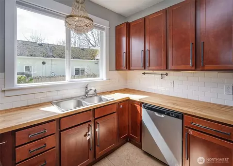 Kitchen - 1615 Mcdougall Ave, Everett, WA 98201 photo 5 of 5