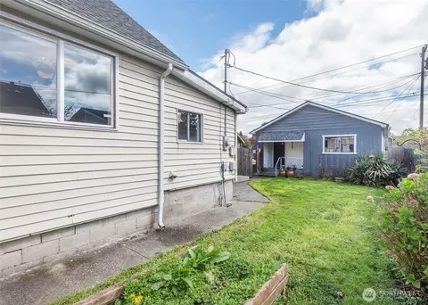 Exterior - 1615 Mcdougall Ave, Everett, WA 98201 photo 4 of 7