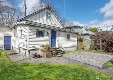 Exterior - 1615 Mcdougall Ave, Everett, WA 98201 photo 3 of 7