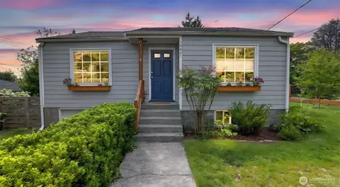 3221 SW Kenyon St, Seattle, WA 98126