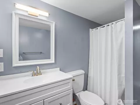 Bath - 223 176th Pl SW, Bothell, WA 98012 photo 3 of 3