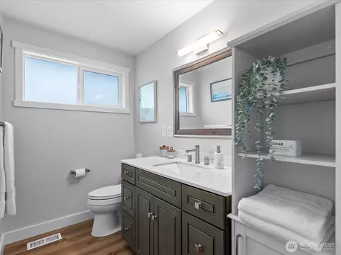 Bath - 223 176th Pl SW, Bothell, WA 98012 photo 1 of 3