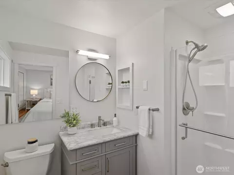 Bath - 223 176th Pl SW, Bothell, WA 98012 photo 2 of 3