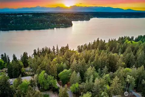 7809 Hansen Rd NE, Bainbridge Island, WA 98110