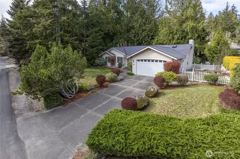 83 Mockingbird Ln, Port Ludlow, WA 98365