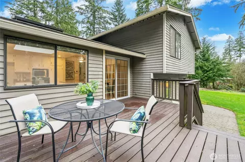 Exterior - 17915 6th Ave W, Bothell, WA 98012 photo 7 of 11
