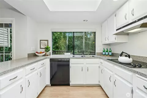 Kitchen - 17915 6th Ave W, Bothell, WA 98012 photo 2 of 3