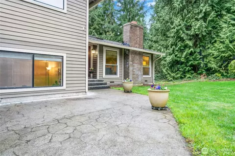 Exterior - 17915 6th Ave W, Bothell, WA 98012 photo 3 of 11