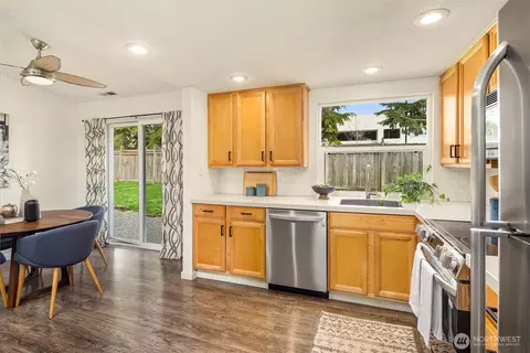 Kitchen - 22301 19th Ave SE, Bothell, WA 98021 photo 2 of 3