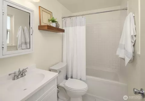 Bath - 22301 19th Ave SE, Bothell, WA 98021 photo 1 of 1
