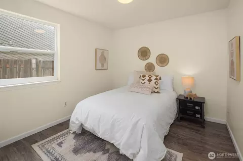 Bedroom - 22301 19th Ave SE, Bothell, WA 98021 photo 4 of 4