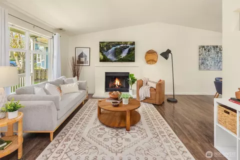 Living - 22301 19th Ave SE, Bothell, WA 98021 photo 1 of 2