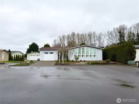 23618 N Lake Cir, Bothell, WA 98021