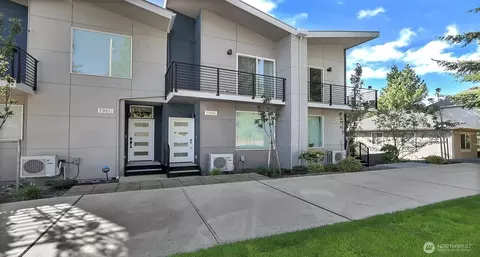 1966 NE 7th Ct, Renton, WA 98056
