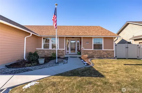Exterior - 569 Circle St, Wenatchee, WA 98801 photo 3 of 9