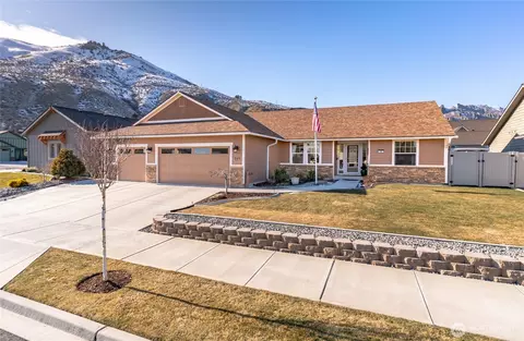 Exterior - 569 Circle St, Wenatchee, WA 98801 photo 9 of 9