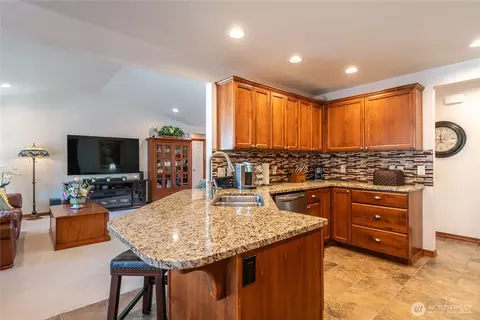 Kitchen - 569 Circle St, Wenatchee, WA 98801 photo 2 of 4