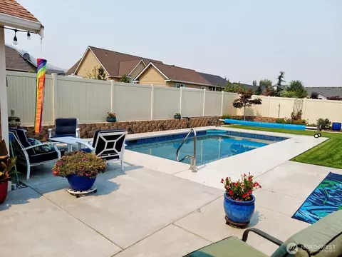 Exterior - 569 Circle St, Wenatchee, WA 98801 photo 5 of 9