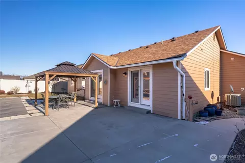 Exterior - 569 Circle St, Wenatchee, WA 98801 photo 8 of 9