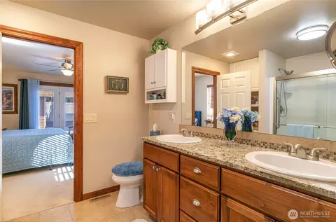 Bath - 569 Circle St, Wenatchee, WA 98801 photo 3 of 3