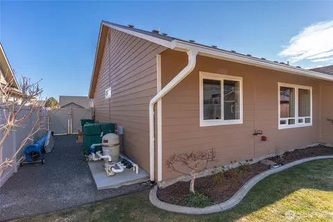 Exterior - 569 Circle St, Wenatchee, WA 98801 photo 7 of 9