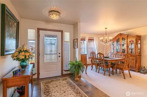 Entry Way - 569 Circle St, Wenatchee, WA 98801 photo 2 of 4