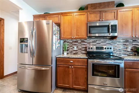 Kitchen - 569 Circle St, Wenatchee, WA 98801 photo 3 of 4