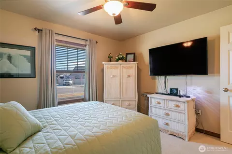 Bedroom - 569 Circle St, Wenatchee, WA 98801 photo 4 of 6