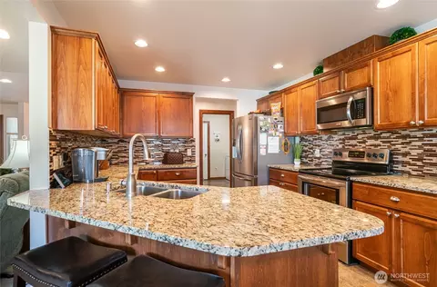 Kitchen - 569 Circle St, Wenatchee, WA 98801 photo 4 of 4