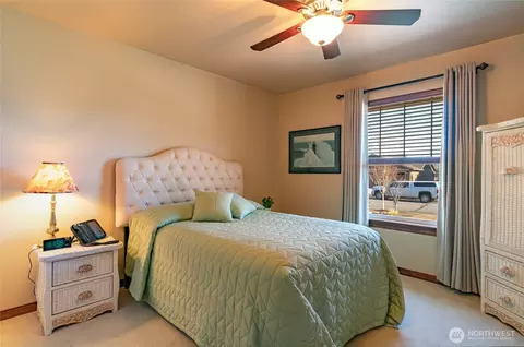 Bedroom - 569 Circle St, Wenatchee, WA 98801 photo 3 of 6
