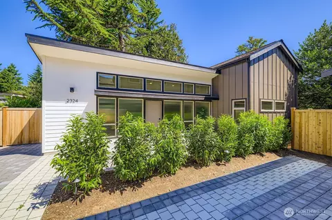 2324 NE 128th St, Seattle, WA 98125