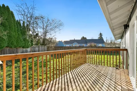 Exterior - 415 Meade Ave, Sumner, WA 98390 photo 2 of 4