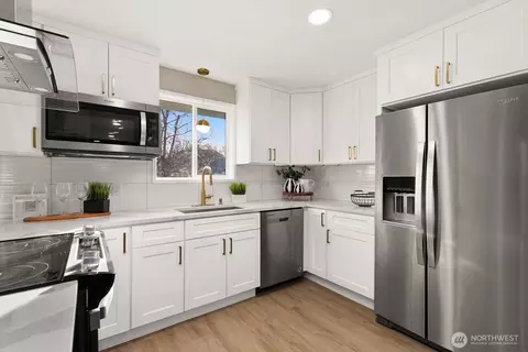 Kitchen - 415 Meade Ave, Sumner, WA 98390 photo 2 of 3