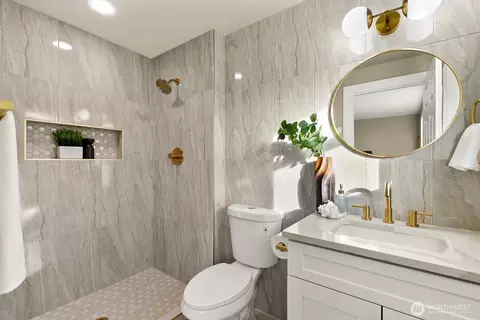 Bath - 415 Meade Ave, Sumner, WA 98390 photo 2 of 2