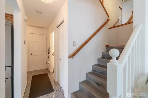 Entry Way - 5708 12th Ave W #B, Everett, WA 98203 photo 3 of 7