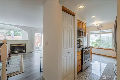Entry Way - 5708 12th Ave W #B, Everett, WA 98203 photo 2 of 7