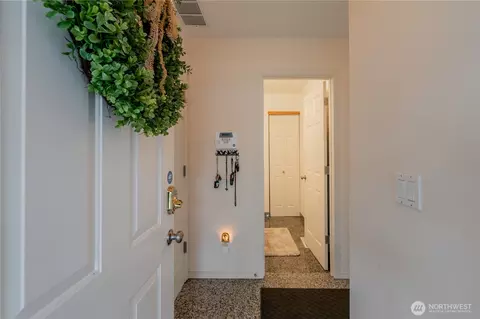 Entry Way - 5708 12th Ave W #B, Everett, WA 98203 photo 1 of 7
