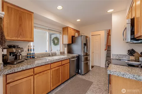 Kitchen - 5708 12th Ave W #B, Everett, WA 98203 photo 3 of 4