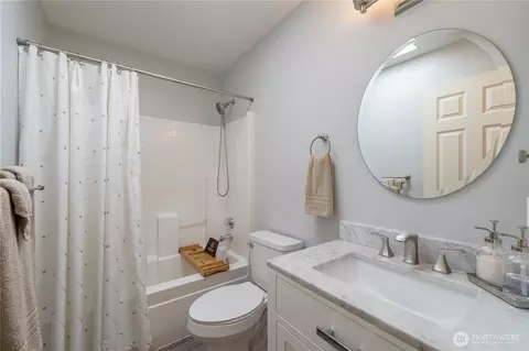 Bath - 5708 12th Ave W #B, Everett, WA 98203 photo 2 of 4