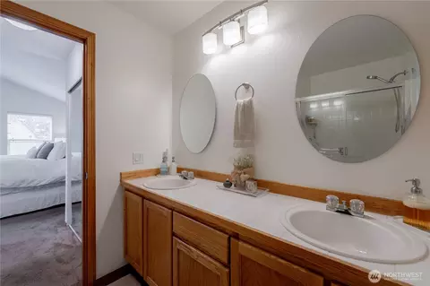 Bath - 5708 12th Ave W #B, Everett, WA 98203 photo 3 of 4