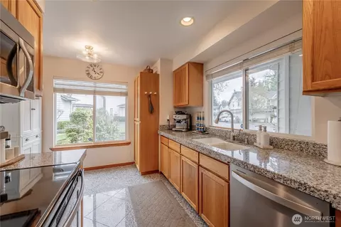 Kitchen - 5708 12th Ave W #B, Everett, WA 98203 photo 4 of 4