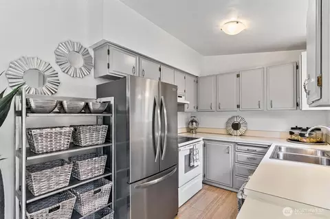 Kitchen - 712 220th St SW, Bothell, WA 98021 photo 1 of 3